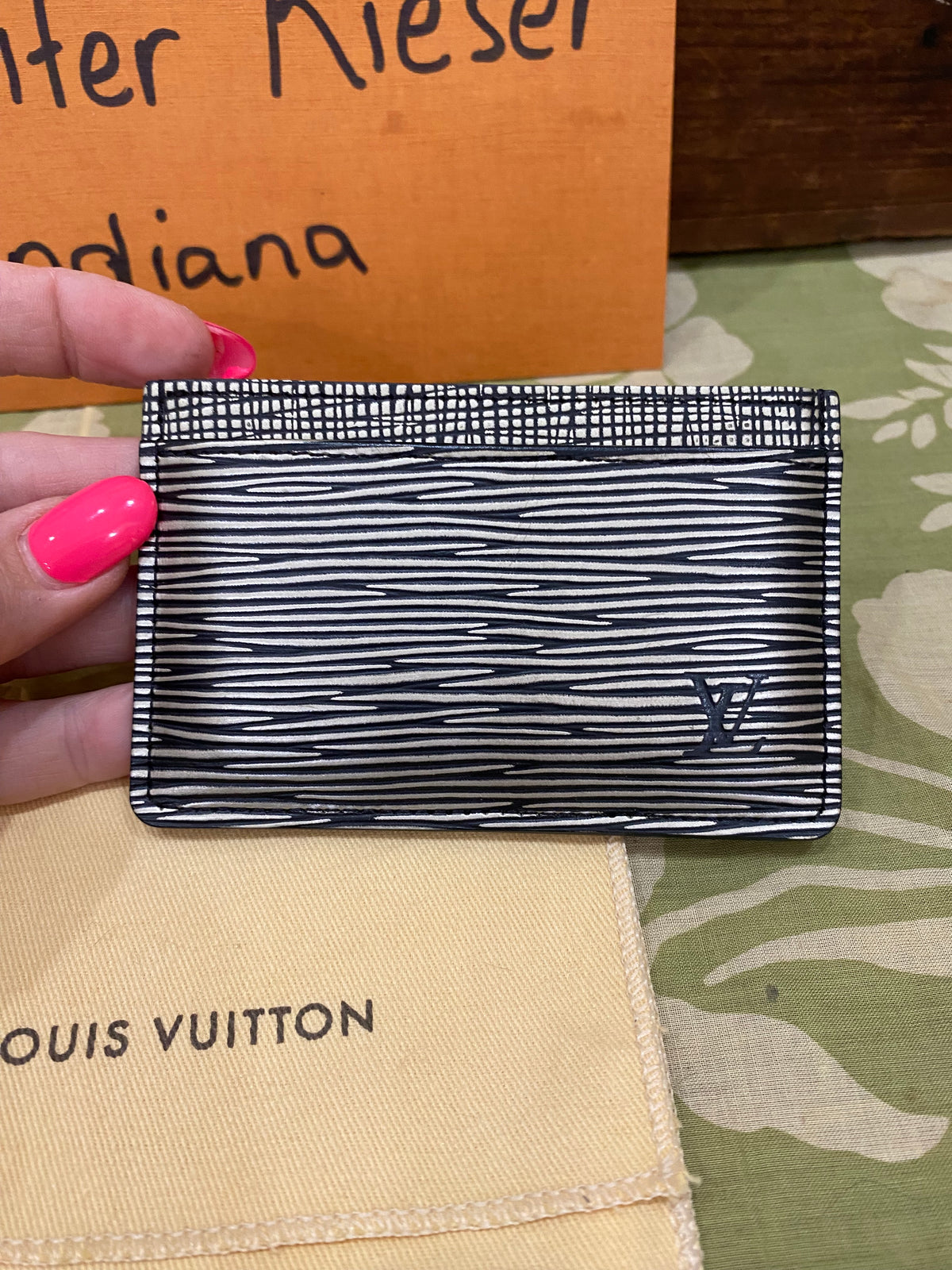 Epi Credit Card Case in Metallic Platine (silver/black)