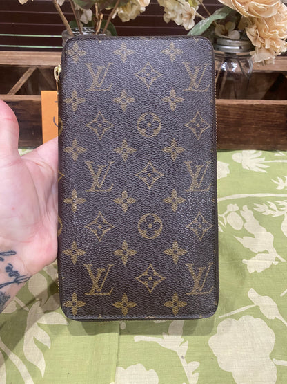 Daily Organizer Long Wallet