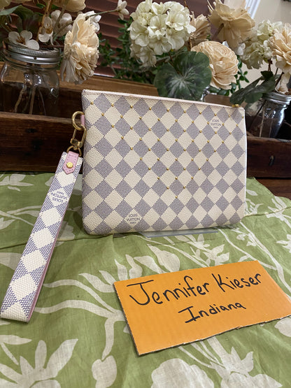 City Pouch- studded DA print with removable wristlet strap