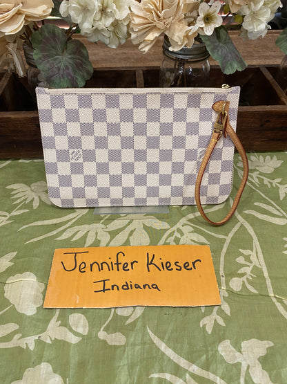 Neverfull Pouch GM in DA print