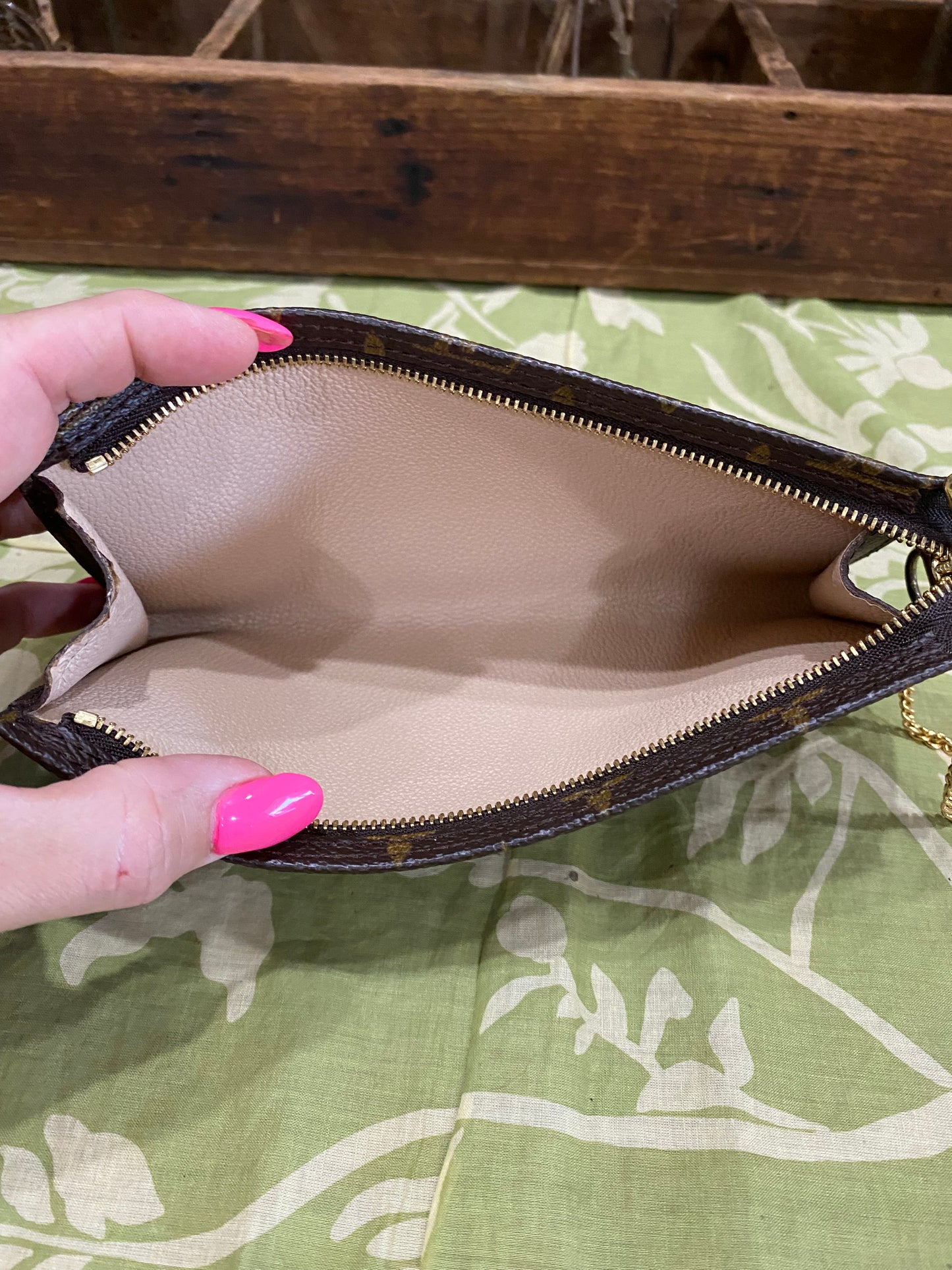 Bucket Pouch GM- comes with original wristlet strap