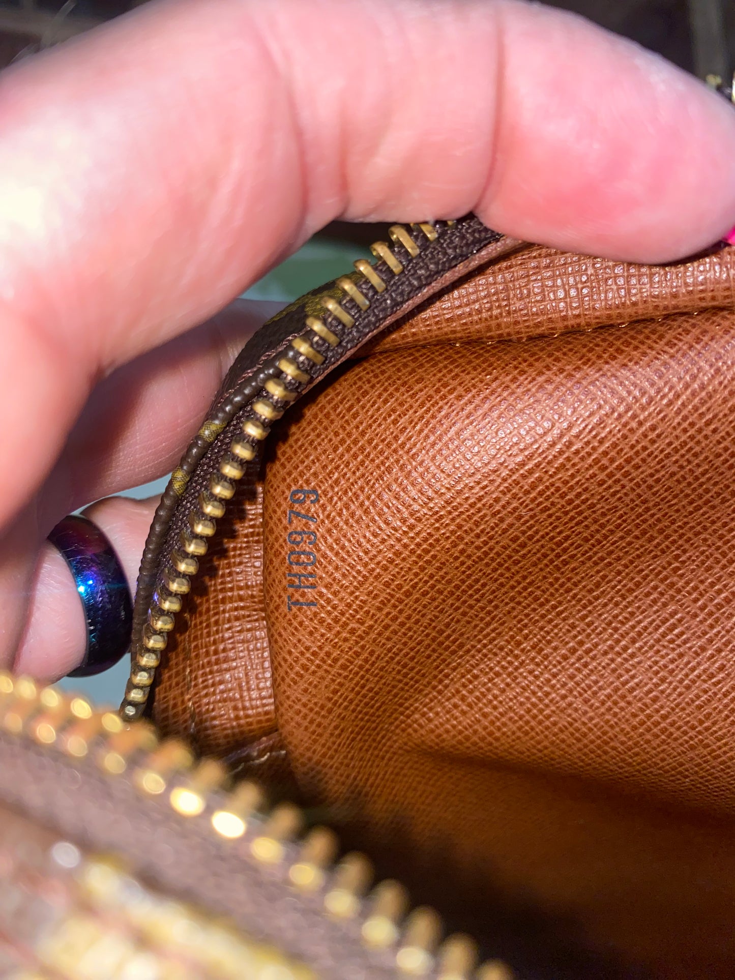 Amazone Crossbody