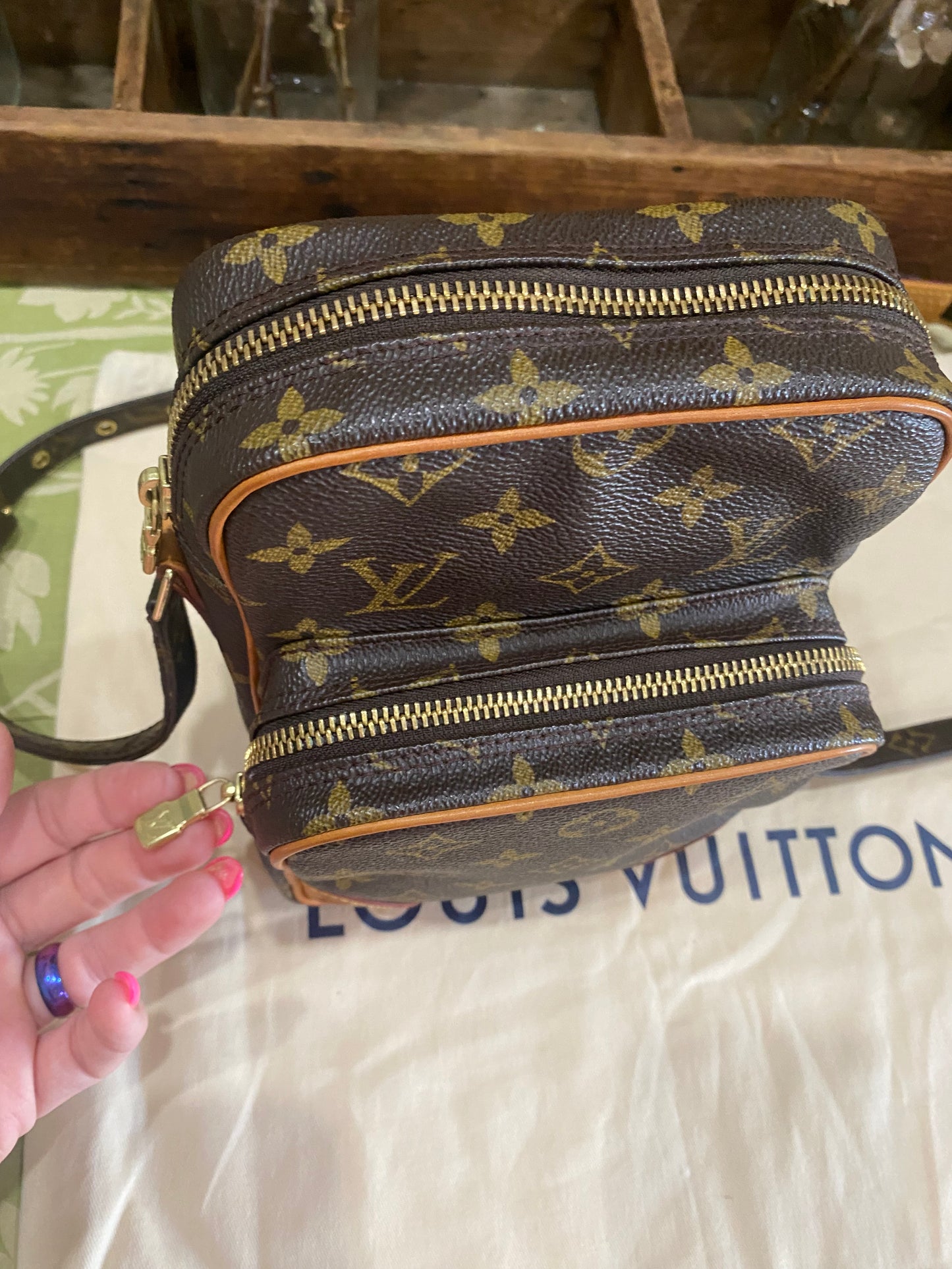 Amazone Crossbody