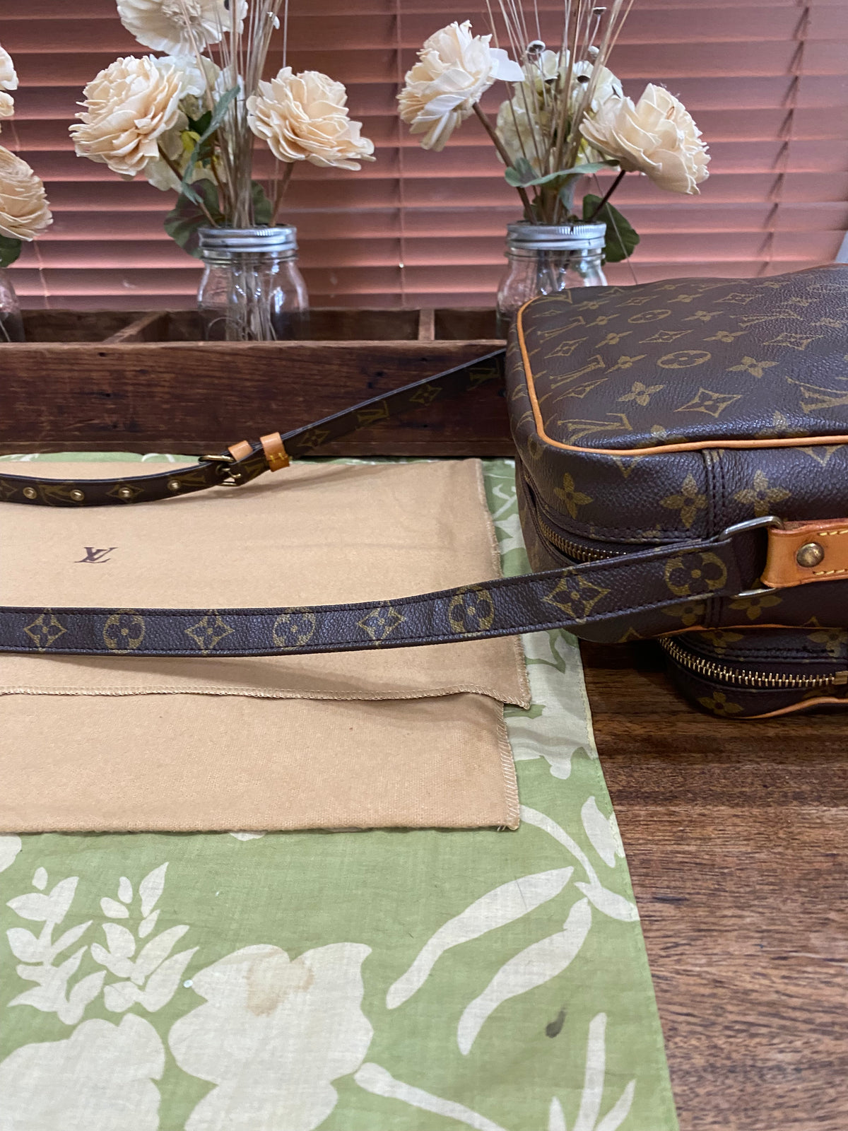 Nile Crossbody