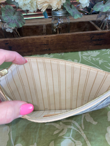 Neverfull Pouch GM in DA print