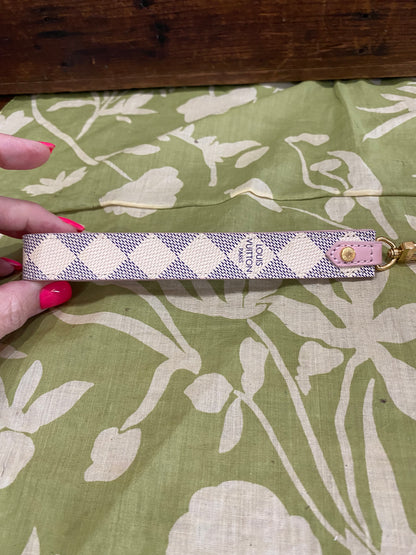 City Pouch- studded DA print with removable wristlet strap