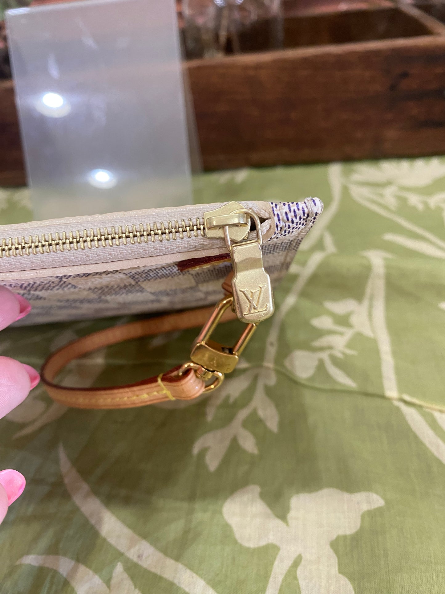 Neverfull Pouch GM in DA print