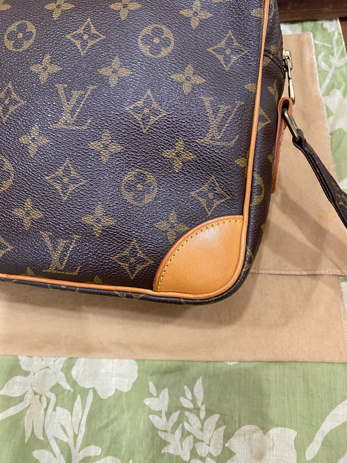 Nile Crossbody