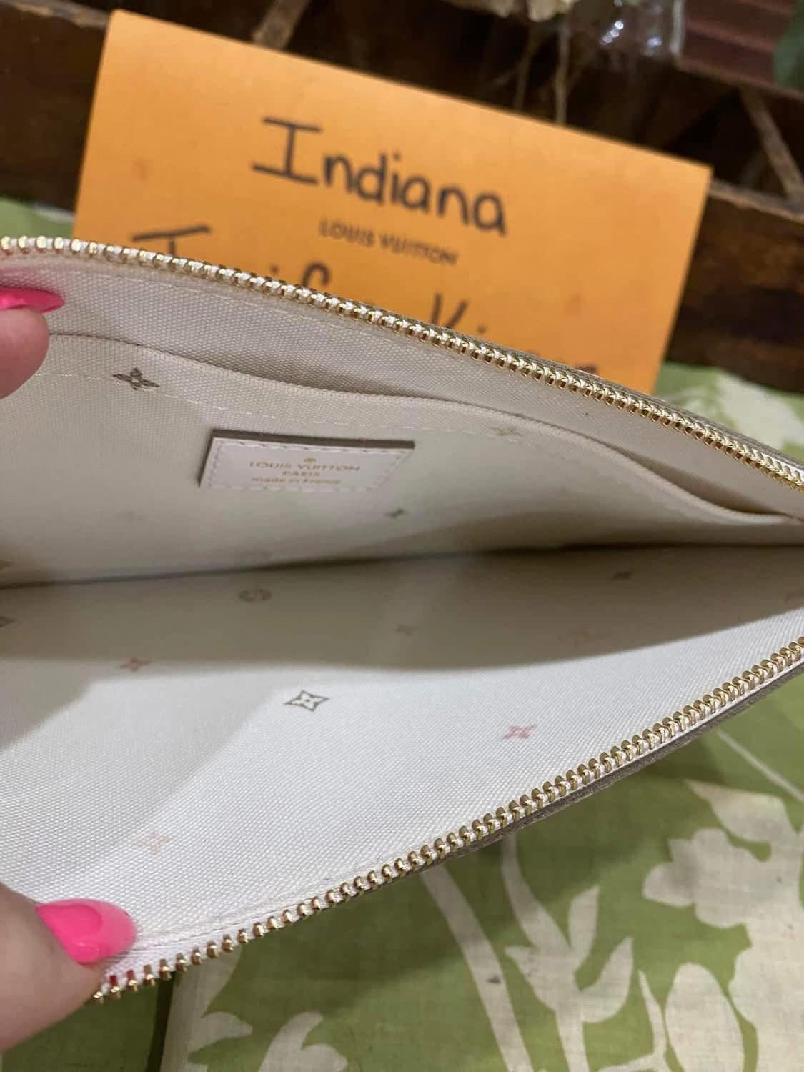 NEW Neverfull Pouch GM (Spring in the City Collection Sunset Khaki)