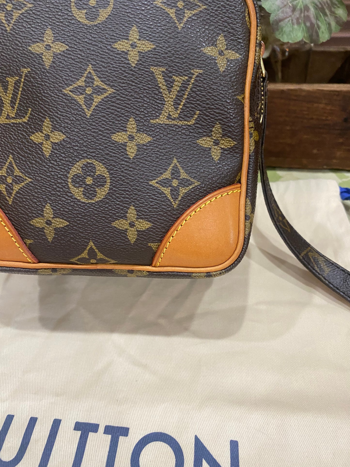 Amazone Crossbody