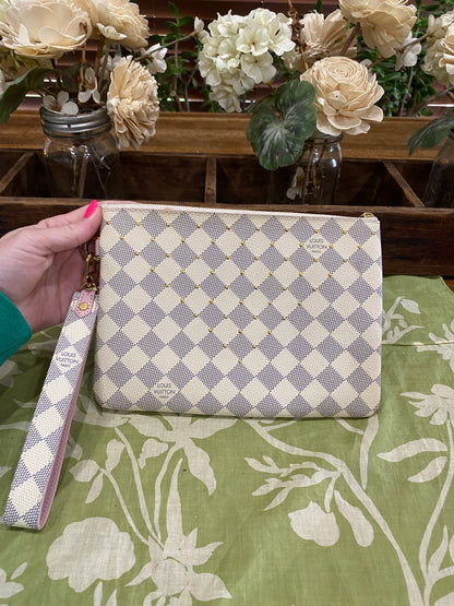 City Pouch- studded DA print with removable wristlet strap