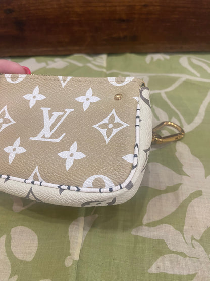 Monogram Giant Micro Pouchette