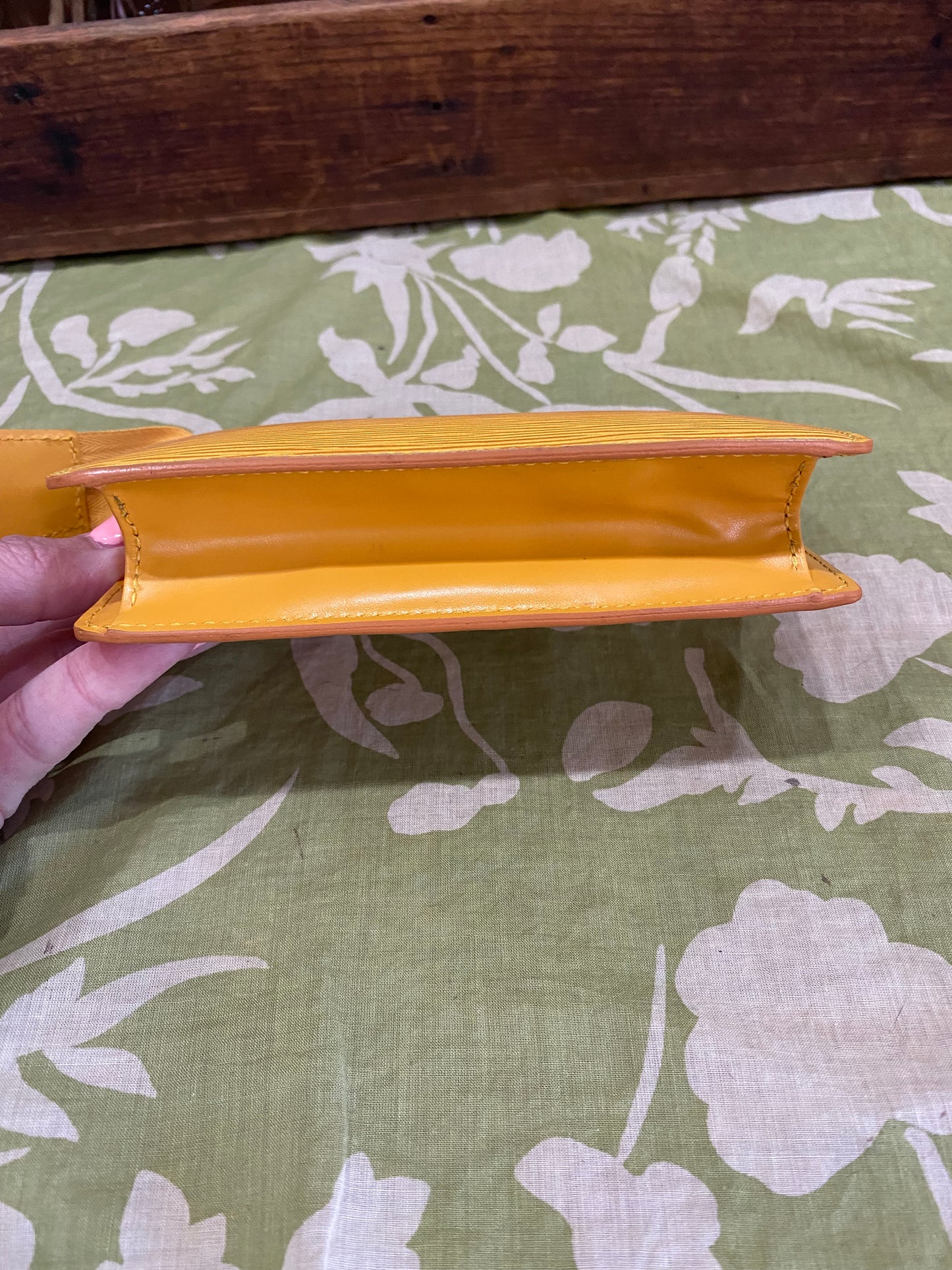 Toiletry 15 (Epi leather in Tassil Yellow)