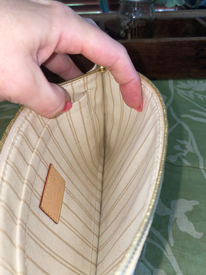 Neverfull Pouch GM in DA print