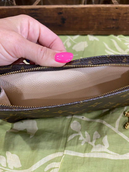 Bucket Pouch GM- comes with original wristlet strap