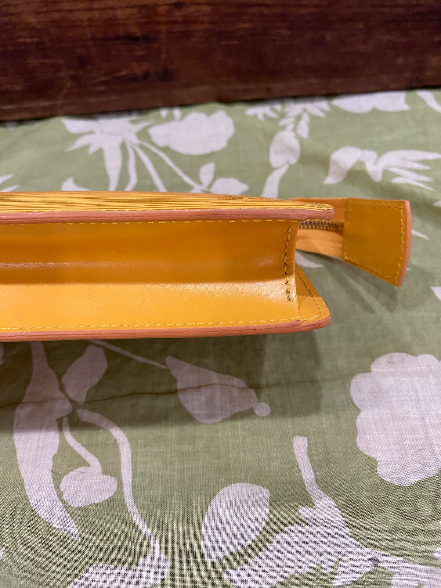 Toiletry 15 (Epi leather in Tassil Yellow)