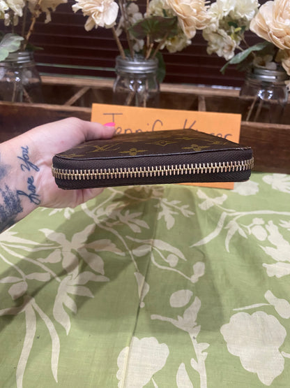 Daily Organizer Long Wallet