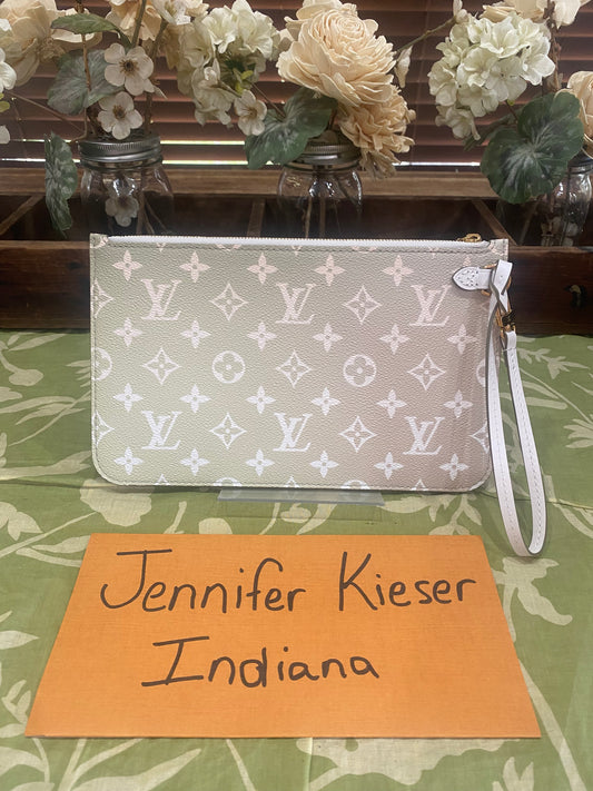 NEW Neverfull Pouch GM (Spring in the City Collection Sunset Khaki)