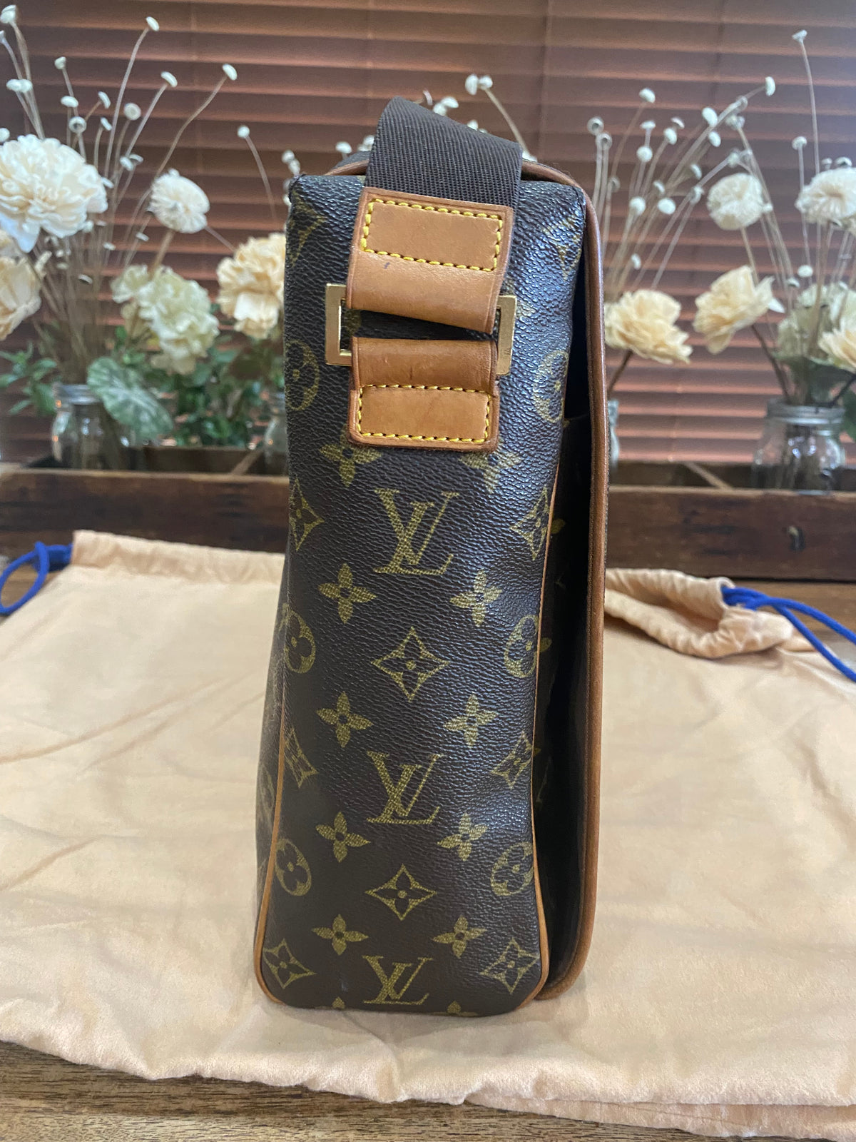 Abbesses Messenger Bag