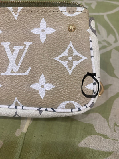 Monogram Giant Micro Pouchette