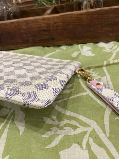 City Pouch- studded DA print with removable wristlet strap