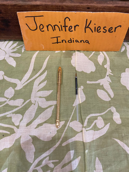 Gold Tone Twist Top Pen