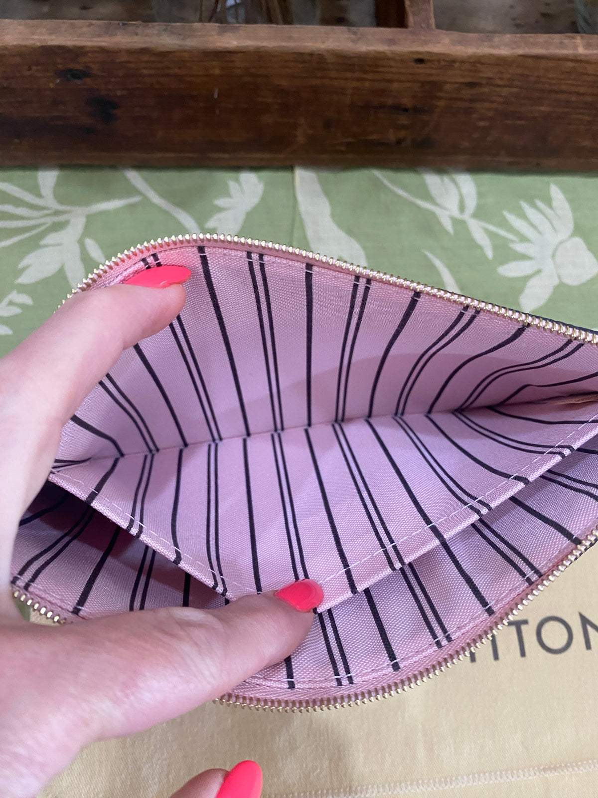 Neverfull Pouch GM